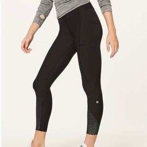 Lululemon Tight Stuff Scalloped Leggings size 4